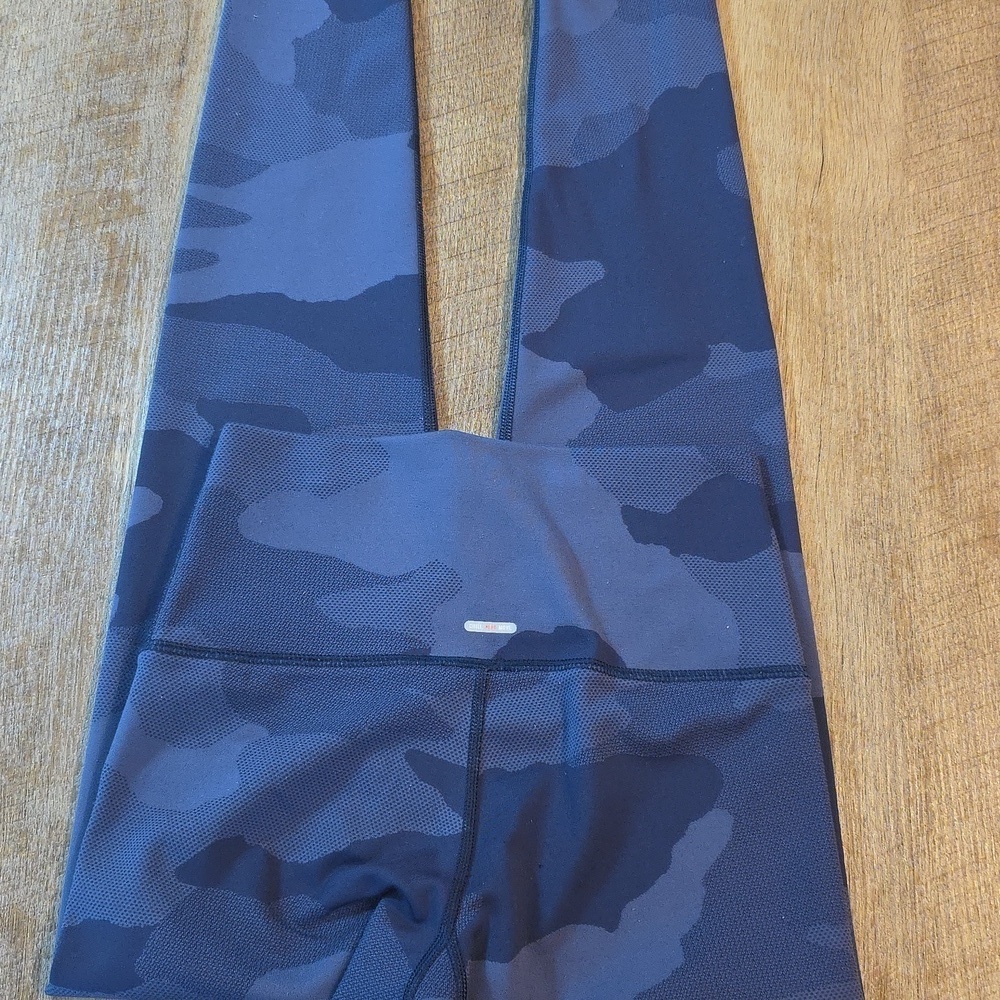 Aerie  Navy Camouflage Workout Leggings. Size S - Picture 4 of 4